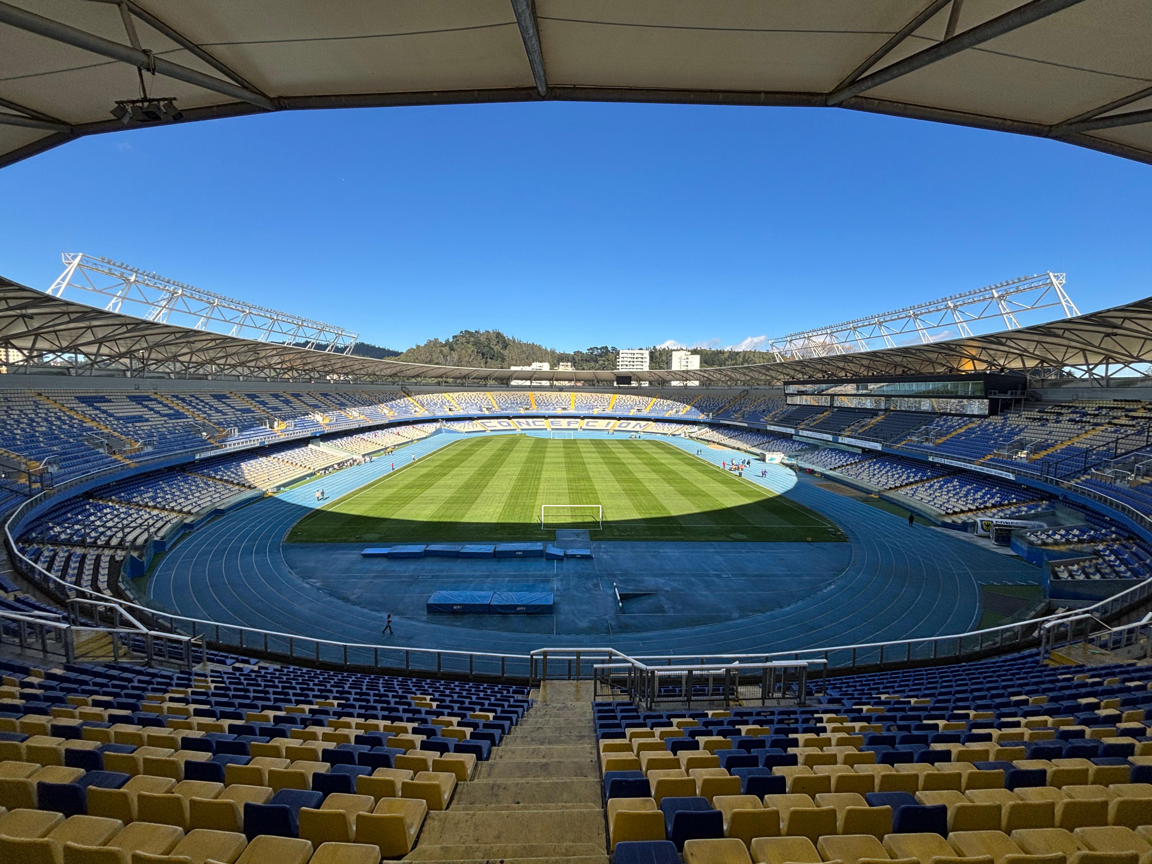 Tras mantención cancha del Estadio Ester Roa vuelve a estar operativa