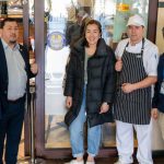 Municipio continúa entregando Sello Calidad al comercio penquista