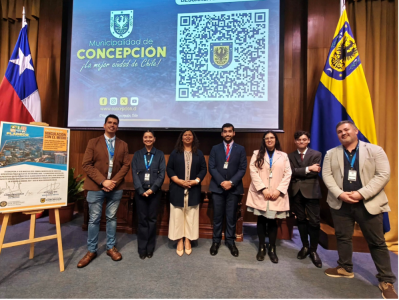 Fotografía del equipo PLADECO, en el salón de honor del municipio